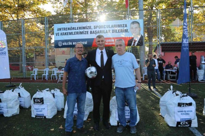 2 Bin 700’den Fazla Malzemeyle Amatör Futbol Kulüplerine Destek Oldular