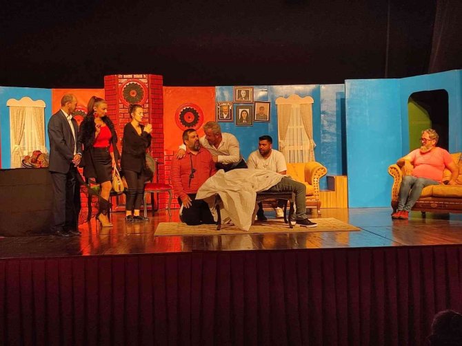 Gölcük’te Tiyatro Keyfini Bu Kez Büyükler Yaşadı