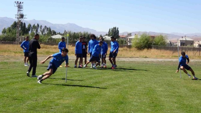 Yüksekova Belediye Spor Bal Ligi Maçlarına Hazırlanıyorlar
