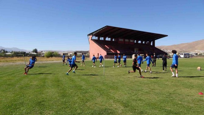 Yüksekova Belediye Spor Bal Ligi Maçlarına Hazırlanıyorlar