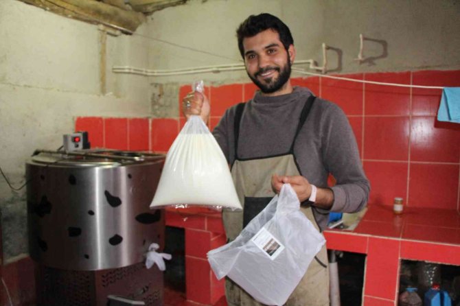 Üniversiteden Mezun Olup Döndüğü Köyünde Süt Çiftliği Kurdu