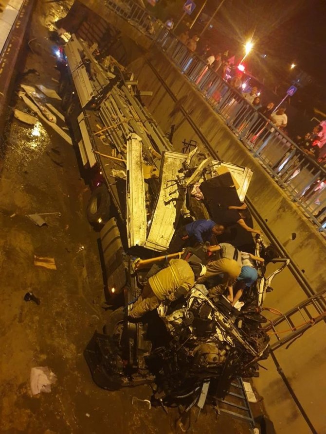 Tır Kanala Düştü, Sürücü Hayatını Kaybetti