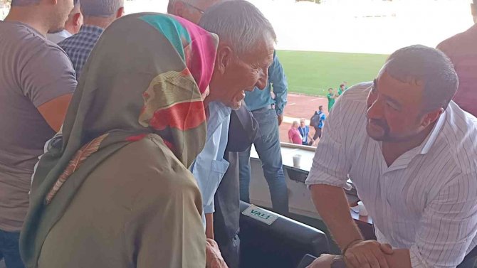 Torunu İzlemeye Gitti, Başkandan Tüm Maçlara Davet Aldı