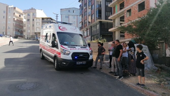 Sıva Yapan İşçi 3 Metre Yükseklikten Düştü
