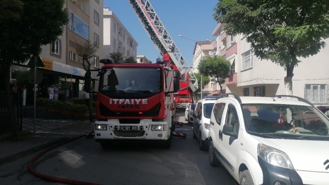 İ̇zolasyon Çalışması Yapılan Çatıda Yangın Çıktı
