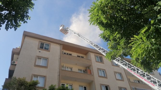 İ̇zolasyon Çalışması Yapılan Çatıda Yangın Çıktı