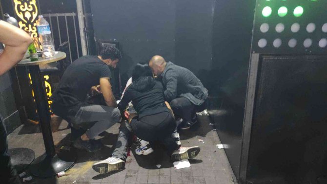 Eğlence Mekanında Tartıştığı Kişiye Kurşun Yağdırıp Kaçtı