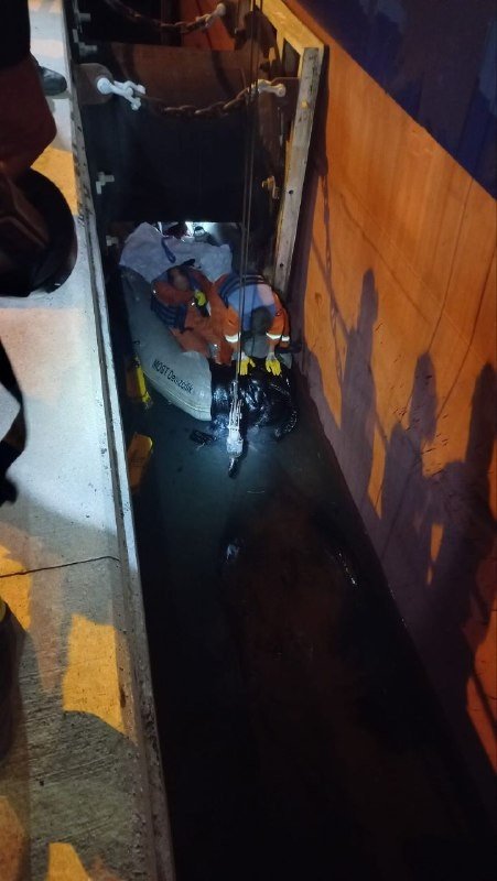 Asfalt Yüklemesi Sırasında Hortum Koptu, Denizde Kirlilik Oluştu