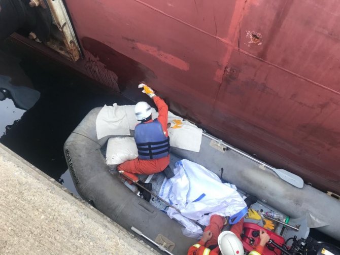 Tüpraş Limanında Denize Asfalt Zifti Dökülmüştü, Deniz Temizlendi