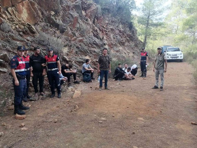 Köyceğiz’de 14 Düzensiz Göçmen Yakalandı