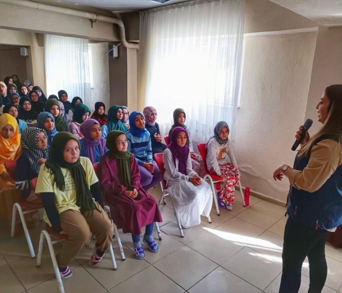 Kütahya’da Kuran Kursu Öğrencilerine Güvenli Ve Bilinçli İnternet Kullanımı Eğitimi