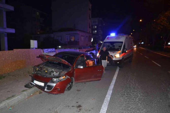 Park Halindeki Araca Çarpan Alkollü Sürücü Yaralandı