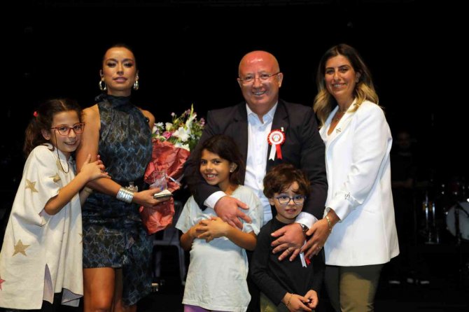 Tuğba Yurt Menteşe’de Hayranlarını Coşturdu