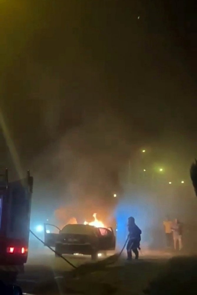 Sakarya’da Otomobil Alev Topuna Döndü