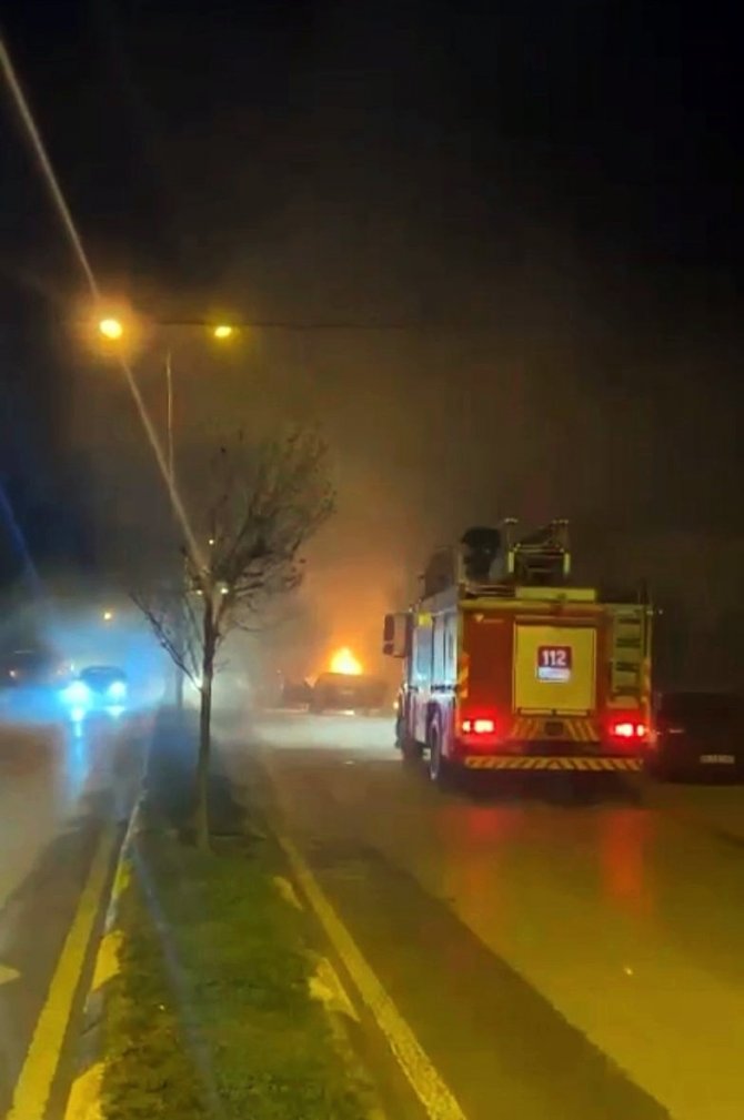 Sakarya’da Otomobil Alev Topuna Döndü