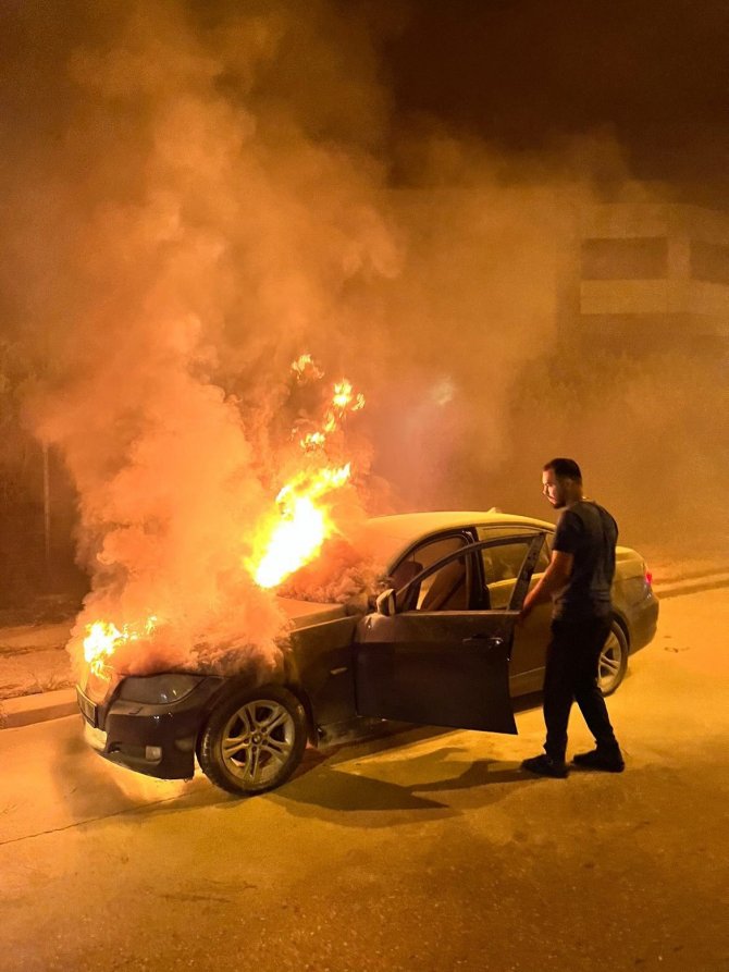Sakarya’da Otomobil Alev Topuna Döndü