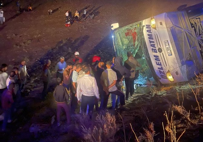 Şanlıurfa’da Yolcu Otobüsü Devrildi: Yaralılar Var