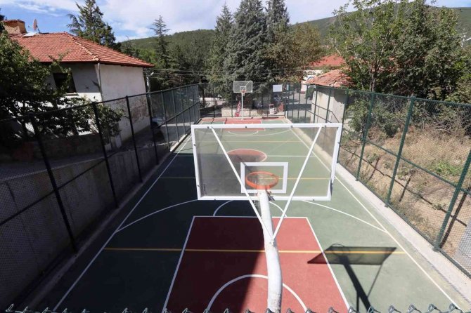 Şaphane Myo’da Basketbol Sahası Hizmete Girdi
