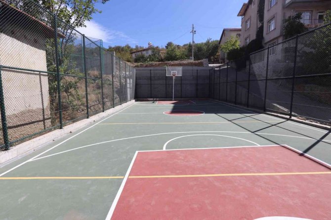 Şaphane Myo’da Basketbol Sahası Hizmete Girdi
