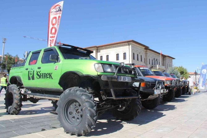 Sivas’ta Off Road Araçları Sergisine Yoğun İlgi