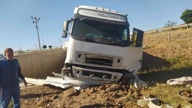 Şoför Su Şişesine Uzanınca, Lpg Tankeri Şarampole Uçtu