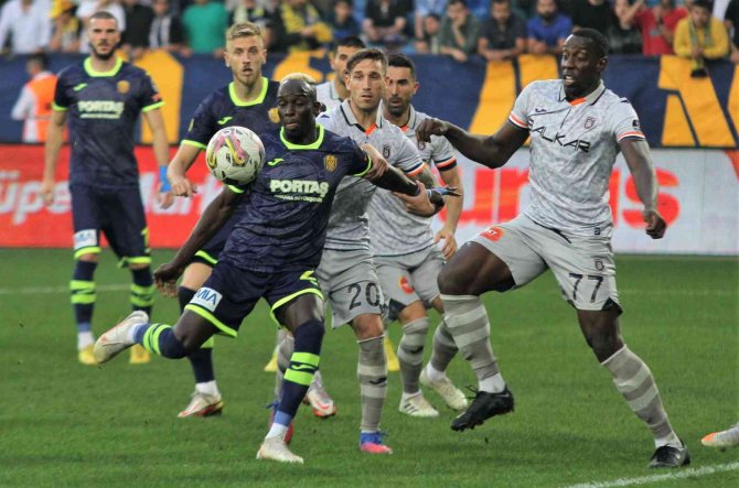 Spor Toto Süper Lig: Mke Ankaragücü: 1 - M. Başakşehir: 2 (Maç Sonucu)