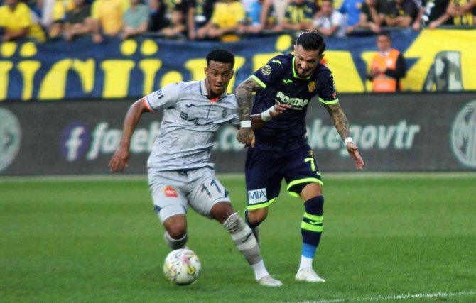 Spor Toto Süper Lig: Mke Ankaragücü: 0 - M. Başakşehir: 1 (İ̇lk Yarı)