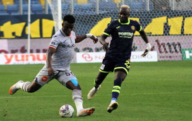 Spor Toto Süper Lig: Mke Ankaragücü: 0 - M. Başakşehir: 1 (İ̇lk Yarı)