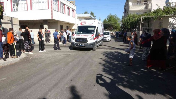 Elektrik Telini Çıplak Elle Tutan Çocuk Ve Arkadaşı Yaralandı