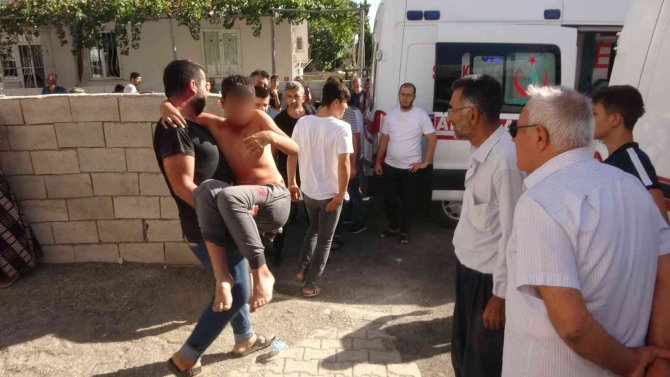 Elektrik Telini Çıplak Elle Tutan Çocuk Ve Arkadaşı Yaralandı