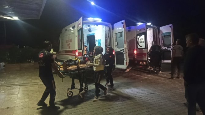 Hafif Ticari Araçlar Çarpıştı: 2yaralı