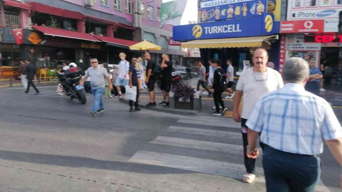 Yaya Geçidinde Otomobilin Çarptığı Genç Kız Yaralandı