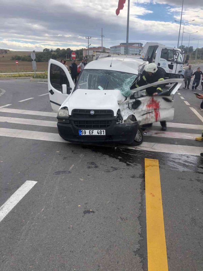Muratlı Girişinde Feci Kaza: 1 Yaralı