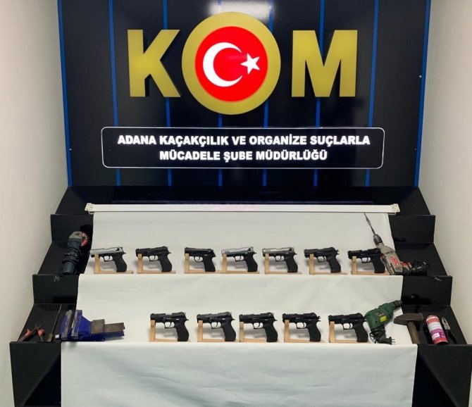 Adana’da Polis Baskınında Silahları Banyonun Penceresinden Attılar