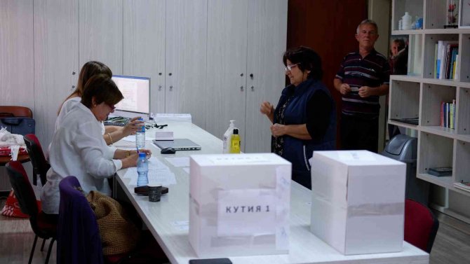 Bulgaristan Seçimleri İçin Sandığa Gittiler: İ̇lk Kez Elektronik Oylama Gerçekleştiriliyor