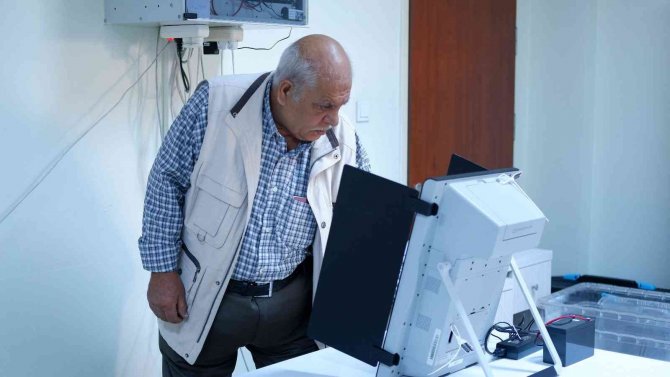 Bulgaristan Seçimleri İçin Sandığa Gittiler: İ̇lk Kez Elektronik Oylama Gerçekleştiriliyor