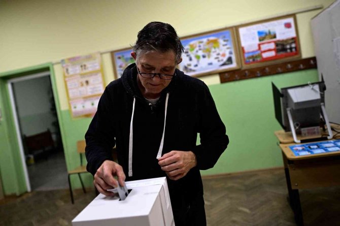 Bulgaristan’da Halk Genel Seçim İçin Sandık Başında