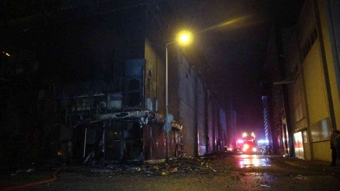 Bursa’da Et Deposunda Çıkan Yangın 3 Saat Sonra Söndürüldü