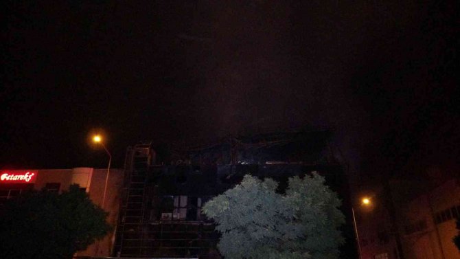 Bursa’da Et Deposunda Çıkan Yangın 3 Saat Sonra Söndürüldü