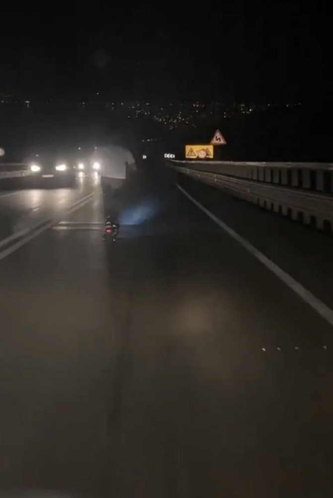 Elektrikli Scooter İle Karayolunda Canını Tehlikeye Atarak Giden Genç Kameralarda