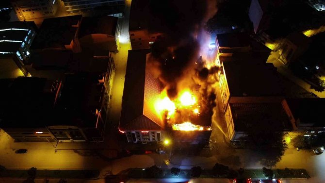 Bursa’da Et Deposunda Korkutan Yangın