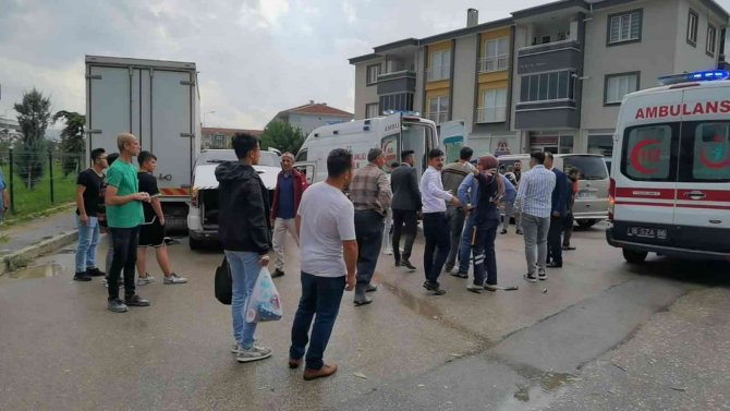 Düğüne Gidenlerin Bulunduğu Araç Otomobille Çarpıştı: 5 Yaralı