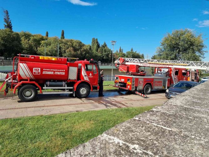 Fatih’te Tarihi Surlardaki Kule Alev Alev Yandı