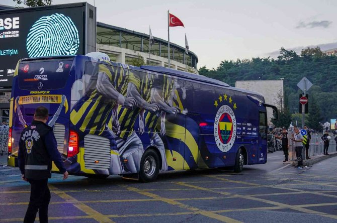 Fenerbahçe, Vodafone Park’a Geldi