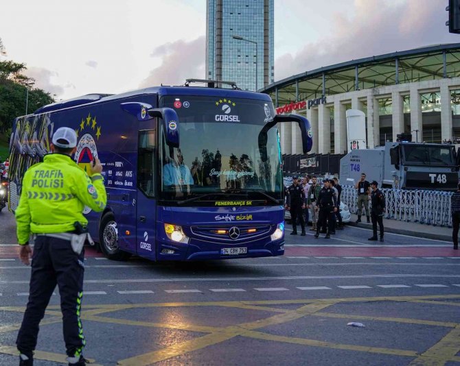 Fenerbahçe, Vodafone Park’a Geldi