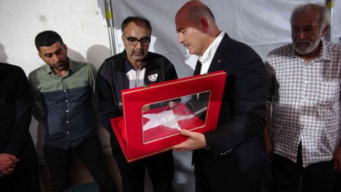 Bakan Soylu, Şehit Evinde Gözyaşlarını Tutamadı