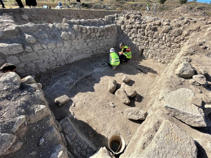 Karadeniz’in Zeugması Hadrianopolis’te Bin 500 Yıllık Yeni Mozaikler Bulundu