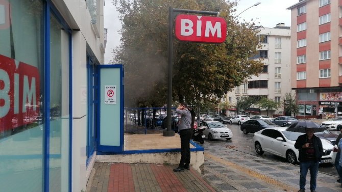 Gebze’de Zincir Marketin Deposunda Çıkan Yangın Korkuttu