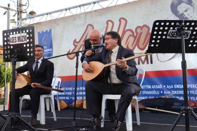 Kuşadası’nda Aşıklar Bayramı Kutlandı