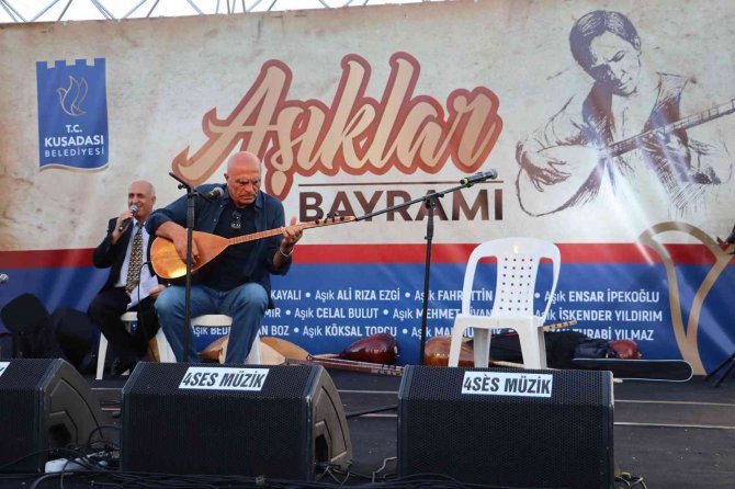 Kuşadası’nda Aşıklar Bayramı Kutlandı